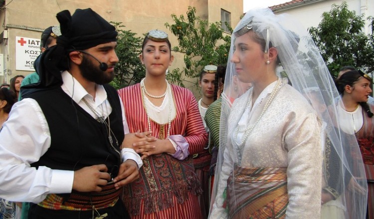 Παραδοσιακός ποντιακός γάμος στις Σάπες Ροδόπης – Και του χρόνου! (φωτο-βίντεο)