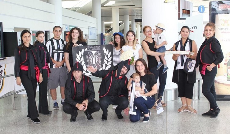 Фан-клуб ПАОК Грузии встретил свою команду в аэропорту Тбилиси (фото)