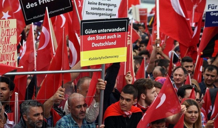 Κολωνία: Μικροεπεισόδια σε διαδήλωση υπέρ του Ερντογάν
