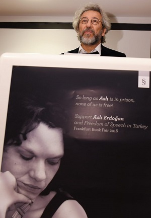 Τουρκία: Αθώα η βραβευμένη συγγραφέας Ασλί Ερντογάν