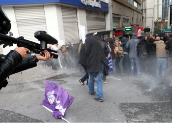 Τουρκία: Βίαιη καταστολή διαδηλώσεων κατά της προφυλάκισης βουλευτών του HDP και δημοσιογράφων (φωτο)