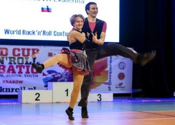 Η κόρη του Πούτιν σε διαγωνισμό χορού με άλλο όνομα (βίντεο)