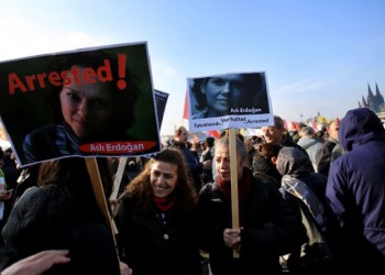 Χιλιάδες Κούρδοι κατά Ερντογάν στην Κολωνία (βίντεο)