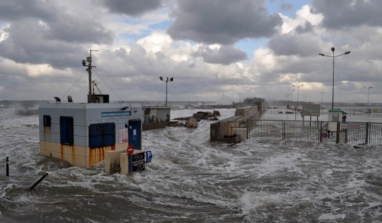 O «Ιανός» χτυπά από δυτικά – Η πορεία του μεσογειακού κυκλώνα στην Ελλάδα (βίντεο)