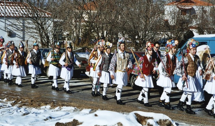 Οι Μωμόγεροι της Κοζάνης ετοιμάζονται να βγουν στους δρόμους ενόψει των εορτών