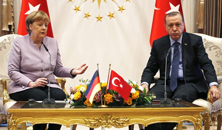 Η προσφυγική κρίση δυσχεραίνει τις συμφωνίες με την Τουρκία