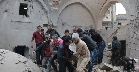 Δεκάδες νεκροί από βομβαρδισμό τεμένους στη βόρεια Συρία