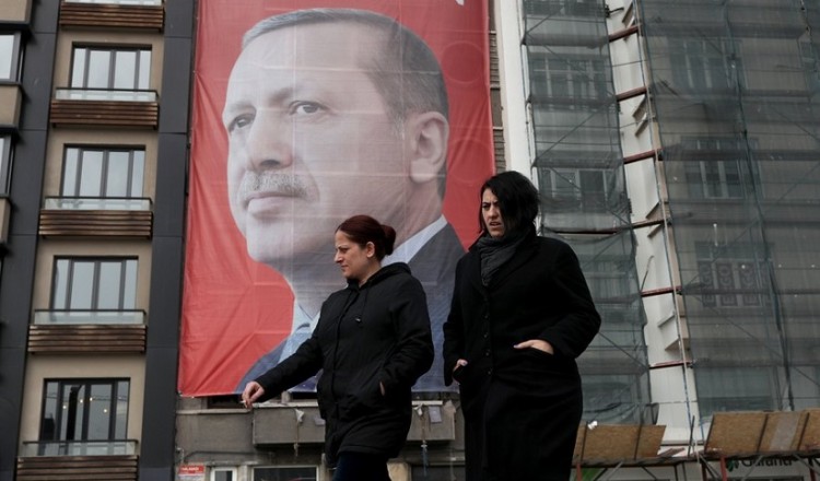 Εξαπτέρυγο του Ερντογάν παρακαλεί τους πολίτες να στηρίξουν το «ναι» στο δημοψήφισμα