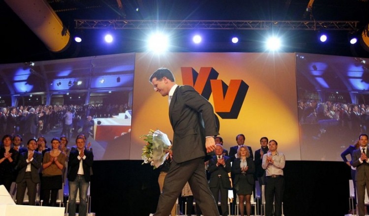 Νίκη Ρούτε δίνουν τα exit polls στην Ολλανδία