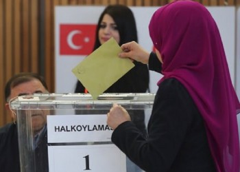 Ψηφίζουν οι Τούρκοι της Γερμανίας για το δημοψήφισμα της 16ης Απριλίου