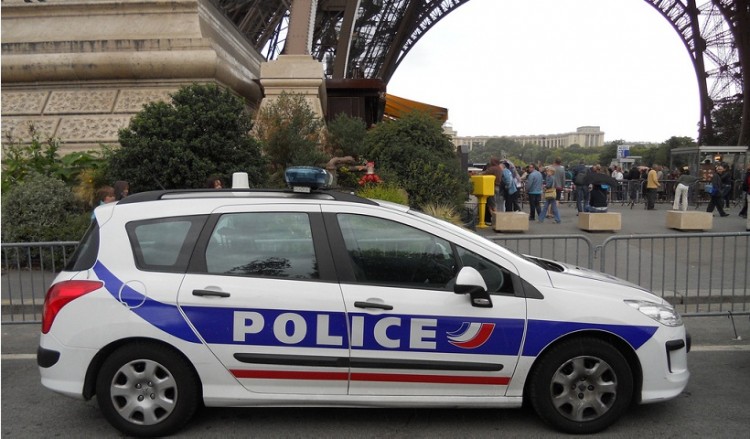 Σύλληψη άνδρα στο Παρίσι – Απείλησε αστυνομικό με μαχαίρι