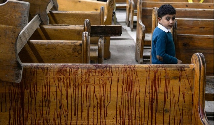 Ο ISIS αιματοκύλισε την Αίγυπτο – Δραματικές εικόνες από τις επιθέσεις στις δύο εκκλησίες