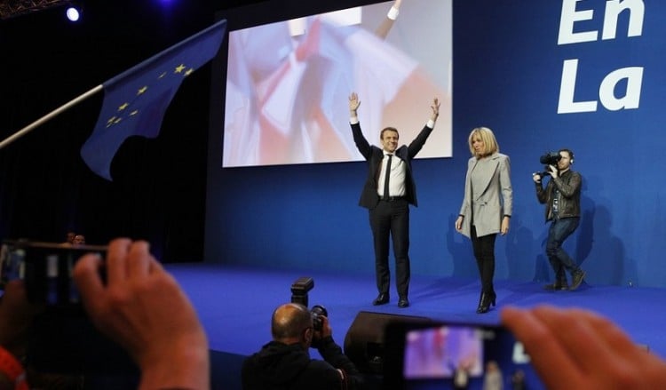 Συσπείρωση υπέρ Μακρόν ενόψει του β΄ γύρου των προεδρικών εκλογών στη Γαλλία