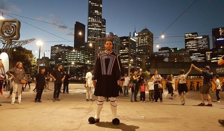 Το κέντρο της Μελβούρνης για ένα βράδυ χόρεψε μόνο ελληνικά! (βίντεο)