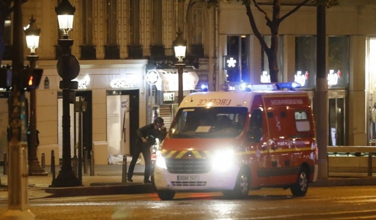 Τρόμος ξανά στο Παρίσι, μετά την επίθεση κατά αστυνομικών (βίντεο)
