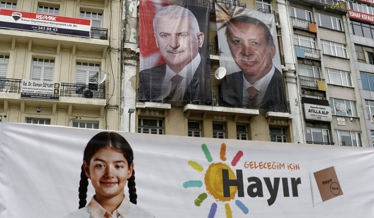 Επικράτηση του «Όχι» δείχνει νέα δημοσκόπηση στην Τουρκία