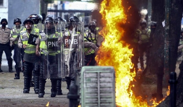 Χάος στη Βενεζουέλα – Μακραίνει ο κατάλογος των νεκρών στις αντικυβερνητικές διαδηλώσεις