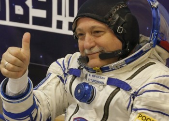 Ο Θεόδωρος Γιουρτσίχιν λίγο πριν από την «απογείωσή» για το 5ο διαστημικό του ταξίδι (φωτ.: EPA / Sergei Ilnitsky)