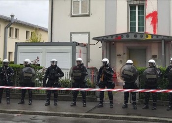 Eπίθεση στο τουρκικό προξενείο στη Ζυρίχη (φωτο)