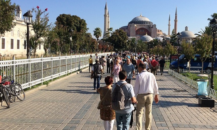 Δέκα εκατ. λιγότεροι τουρίστες στην Τουρκία το 2016