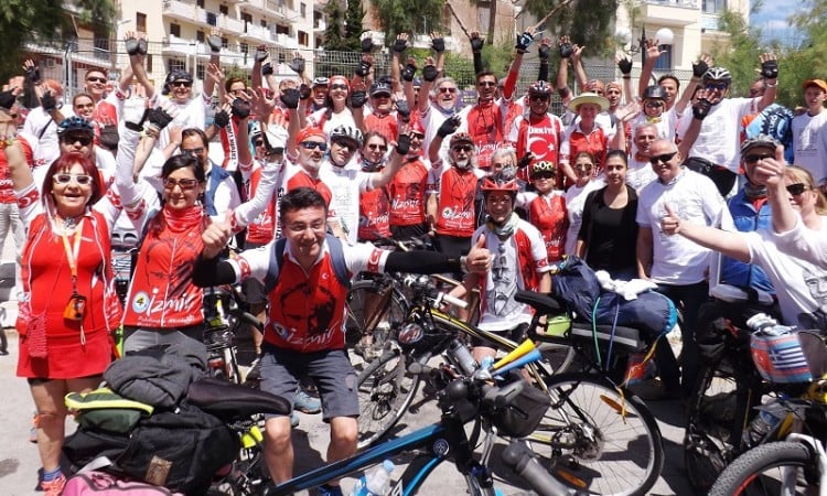 Εκατό Τούρκοι ποδηλάτες έκαναν απόβαση στη Μυτιλήνη