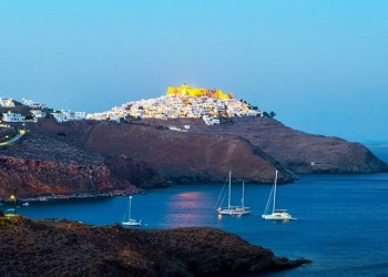 Καλοκαιρινές διακοπές 2020: Οι αδειούχοι του Αυγούστου φεύγουν για τα ελληνικά νησιά