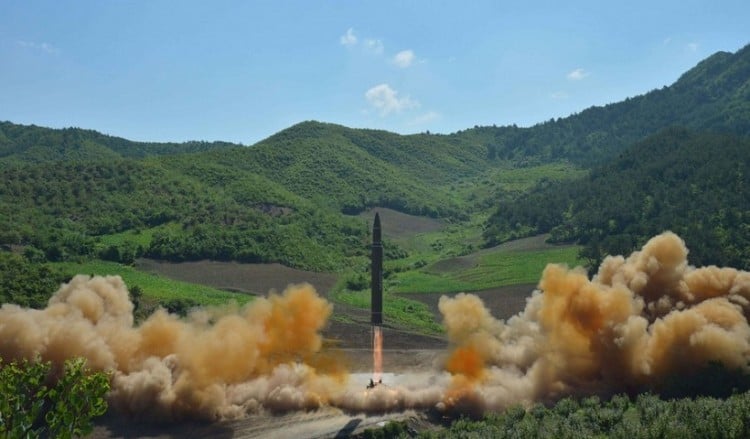 Τι γνωρίζουμε για τον βαλλιστικό διηπειρωτικό πύραυλο που εκτόξευσε η Βόρεια Κορέα