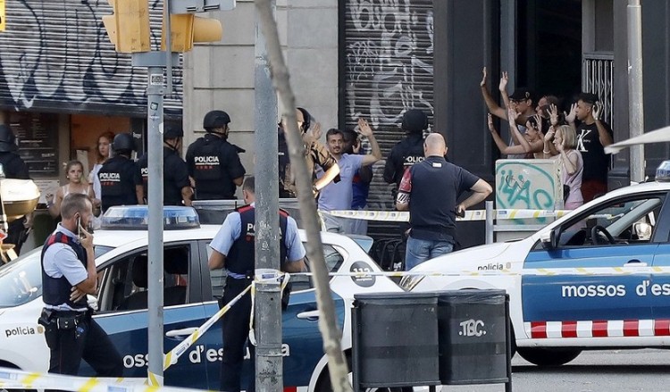 Το Ισλαμικό Κράτος πίσω από τη φονική επίθεση στη Βαρκελώνη