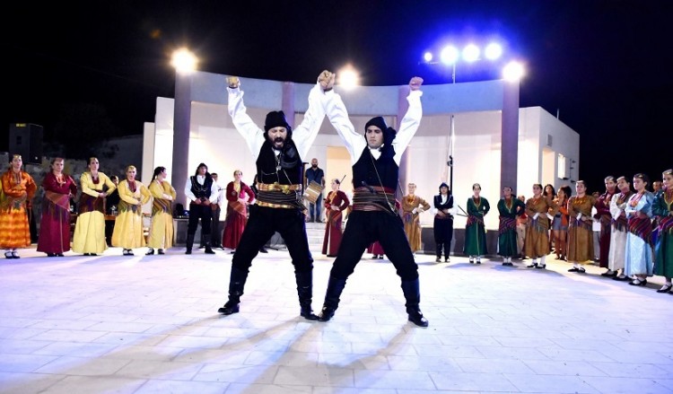 Ο Πόντος στο 13ο Πανευβοϊκό-Διεθνές Φεστιβάλ Παραδοσιακών Χορών (βίντεο)