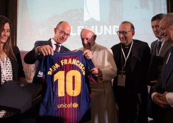 Ανανεώθηκε η συνεργασία του Πάπα Φραγκίσκου με την Μπαρτσελόνα για φιλανθρωπίες (βίντεο)