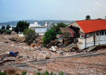 (Φωτ. αρχείου από τις πλημμύρες στη Μάνδρα τον Νοέμβριο του 2017)