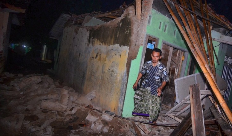 Ινδονησία: Στους 384 οι νεκροί από τον σεισμό και το τσουνάμι