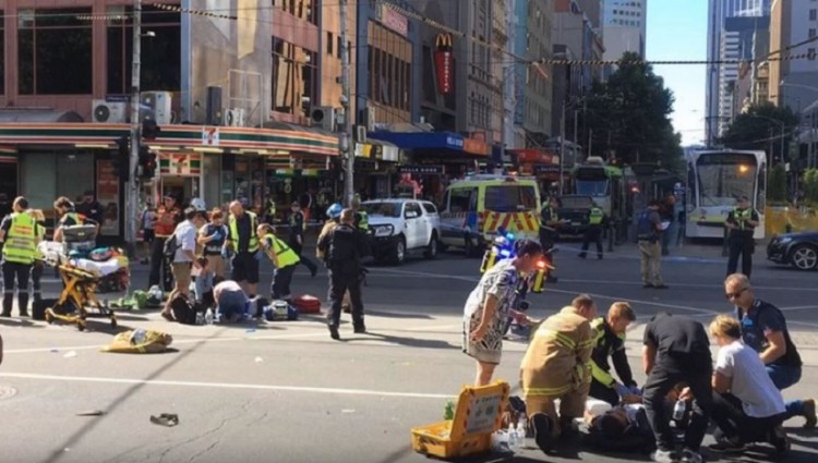Τρόμος στη Μελβούρνη με όχημα που έπεσε πάνω σε πεζούς (βίντεο, φωτο)