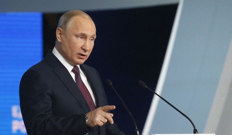 Πούτιν: Η Μόσχα αναστέλλει τη συμμετοχή της στην πυρηνική συμφωνία INF