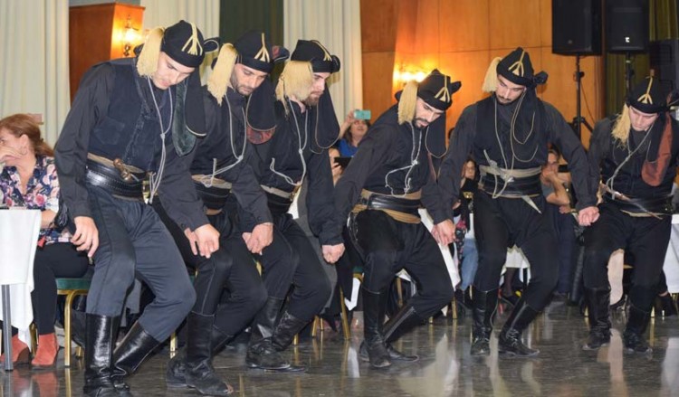 Φωτογραφικές στιγμές από τον ετήσιο χορό του ιστορικού Συλλόγου Ποντίων «Αργοναύται-Κομνηνοί»