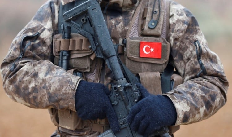 Γιατί η Τουρκία απειλεί τις ΗΠΑ με νέα επιχείρηση στην ανατολική Συρία