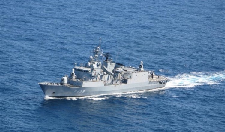 Λιβύη: Φρεγάτα του Πολεμικού Ναυτικού παρακολουθεί ύποπτο πλοίο με όπλα