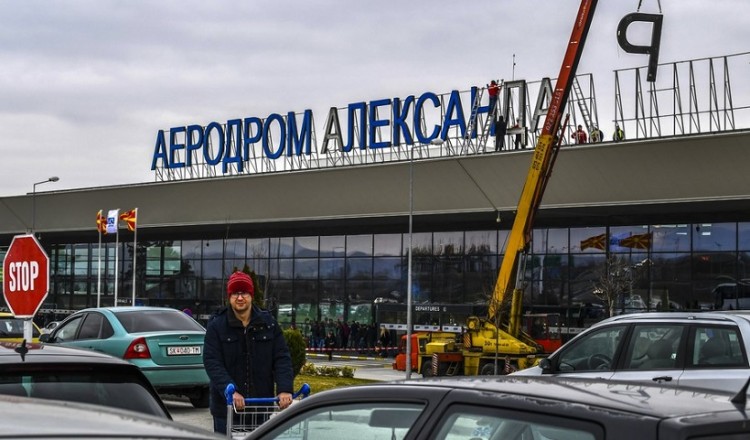 Τέλος και το άγαλμα του Μ. Αλέξανδρου από το αεροδρόμιο των Σκοπίων (φωτο)