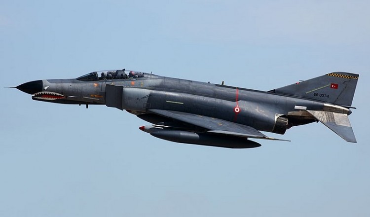 Ζεύγος τουρκικών F-4 πέταξε πάνω από την Παναγιά και τις Οινούσσες