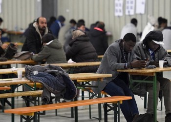Spiegel: Στην Ελλάδα ανθεί το εμπόριο προσφυγικών εγγράφων