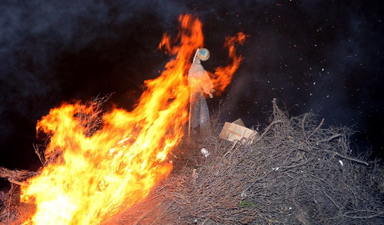 Πάσχα στην Κρήτη: Τα παζάρια και το κάψιμο του Ιούδα στην περιοχή των Χανίων