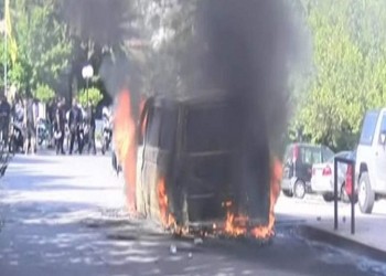 Οπαδοί έκαψαν όχημα κοντά στο ΟΑΚΑ