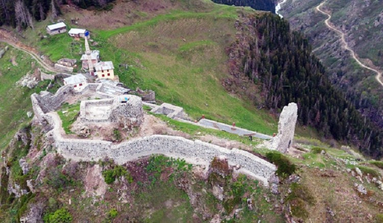 Αναπαλαιώθηκε κάστρο σε υψόμετρο 2.800 μ. στον Πόντο (βίντεο)