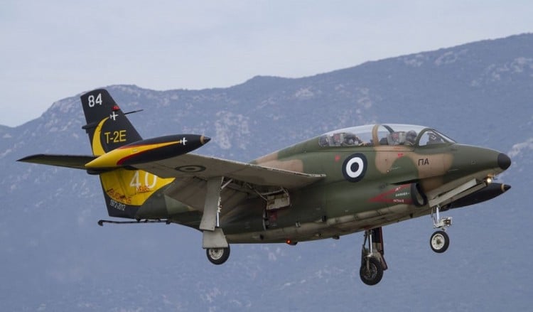 Μαχητικά αεροσκάφη και ελικόπτερα πετούν σήμερα πάνω από την Αθήνα