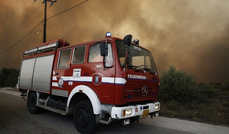 Κρήτη: Μεγάλη φωτιά στη Σητεία (βίντεο)