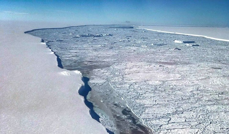 NASA: Φωτογράφισαν γεωμετρικό παγόβουνο σαν γιγάντιο παγάκι!
