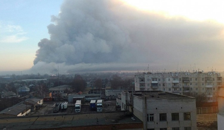 Έκρηξεις σε αποθήκη πυρομαχικών στην Ουκρανία – Εκκενώθηκε η περιοχή Τσερνίχιφ (βίντεο)