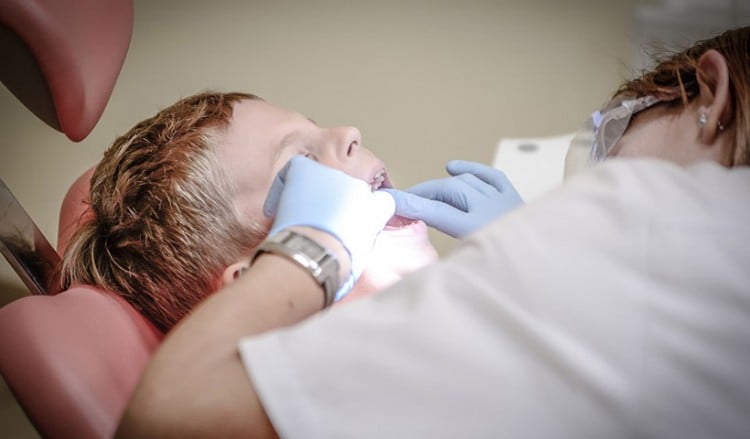 Covid-19: Μπορεί να επιδεινώσει και τα οδοντιατρικά προβλήματα;