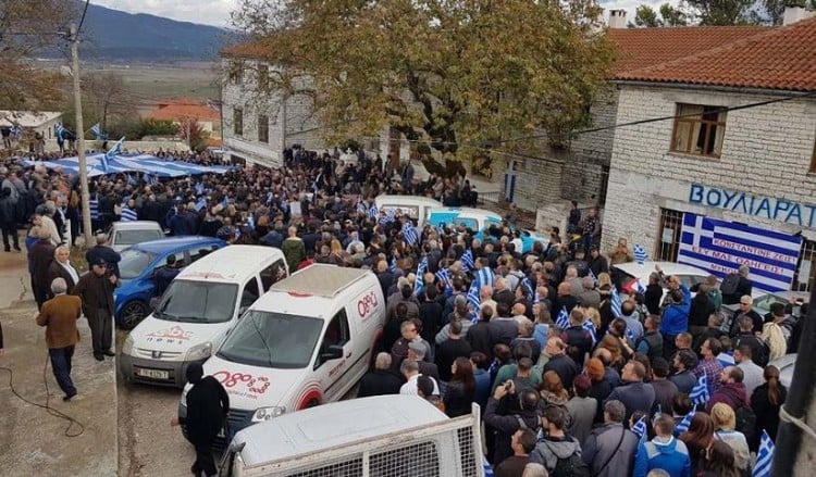 Τίρανα: Ανεπιθύμητοι για την Αλβανία 52 Έλληνες που παρέστησαν στην κηδεία Κατσίφα