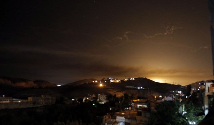 Η συριακή αεράμυνα αναχαίτισε πυραύλους πάνω από τη Δαμασκό